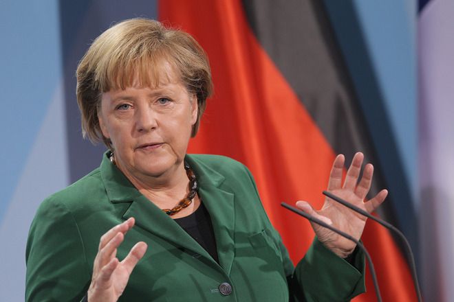 Ангела Меркел говори пред медиите в Берлин
