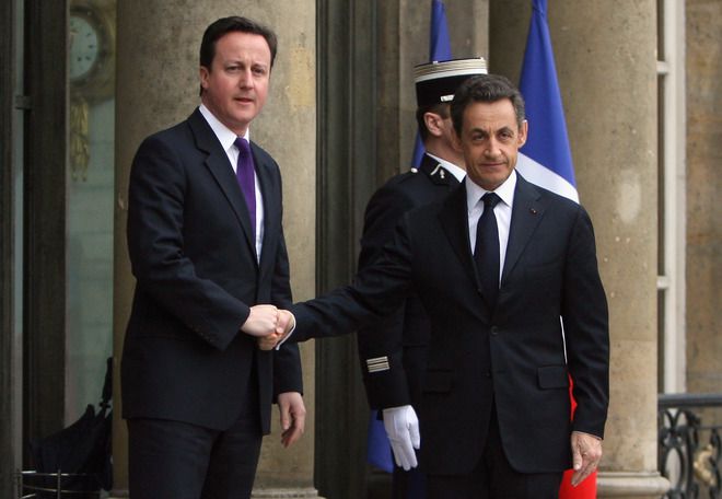 Никола Саркози посреща Дейвид Камерън