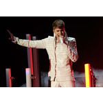Джъстин Бийбър пее на Американските музикални награди