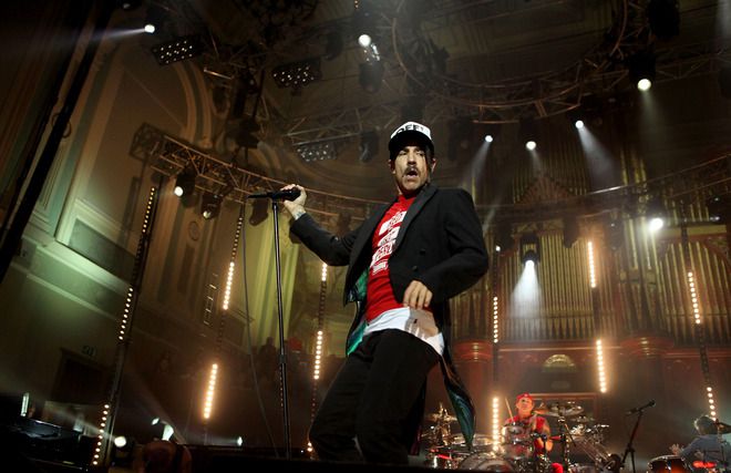 Антъни Кийдис на Европейските музикaлни награди на MTV 2011