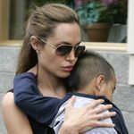 Анджелина Джоли и Мадокс на улицата в Ню Йорк
