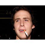 Райън Гослинг с цигара в уста