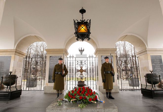Гробът на Незнайния воин във Варшава