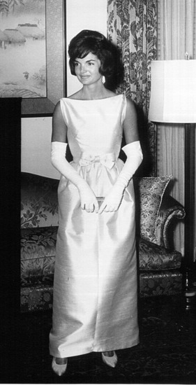 Джаки Кенеди в официална рокля, юни 1961
