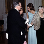 Джаки Кенеди на вечеря в чест на Нобелови лауреати