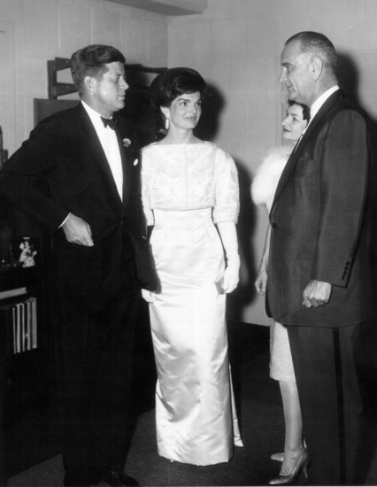 Джаки Кенеди и Джон Кенеди с вицепрезидента и съпругата му
