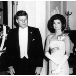 Джаки във вечерна рокля, президентът - във фрак, януари 1963