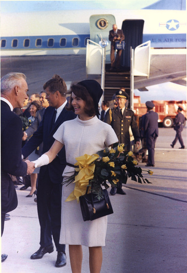 Джаки Кенеди каца в Сан Антонио, октомври 1963