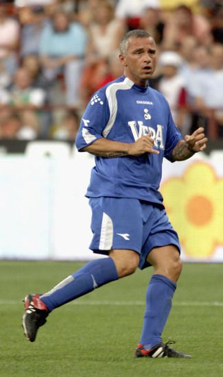 Ерос Рамацоти в благотворителен мач