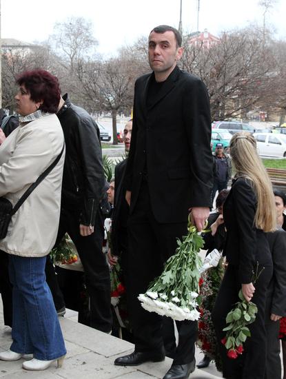 Тодор Стойков на погребението на Михаил Михов