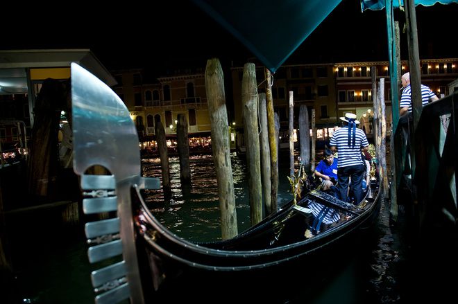 Венеция: Гондолиерите