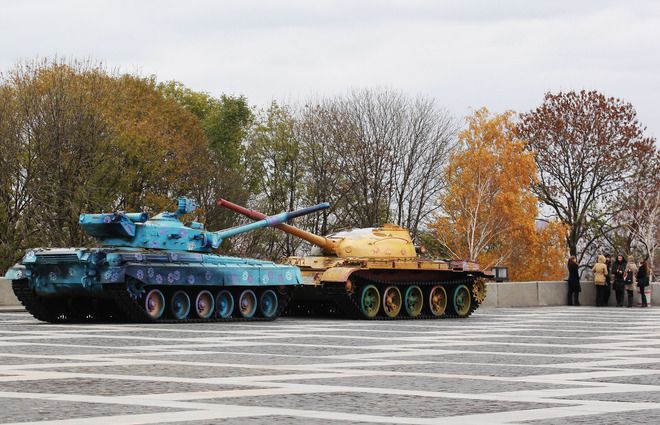 Паметник от танкове в Киев