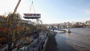 Лодка над реката