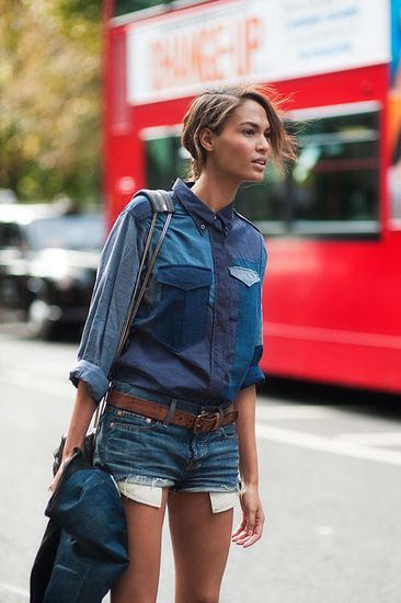 Джоан Смалс в деним