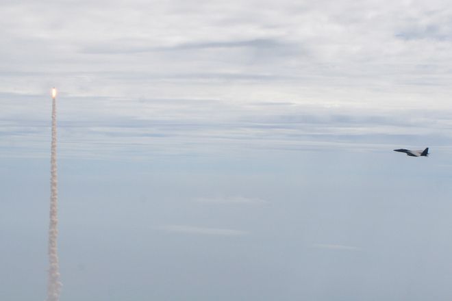 "Атлантис" и патрулиращ самолет