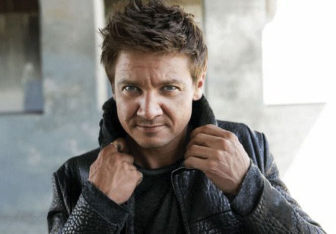 С кожено яке и суичър