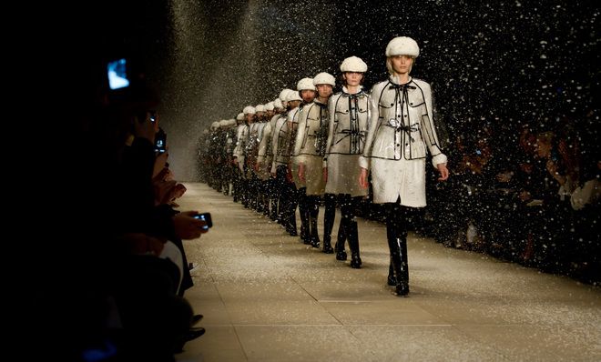 Лондонско ревю