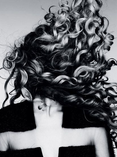 Стайлингът е на Бет Фентън