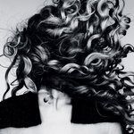 Стайлингът е на Бет Фентън