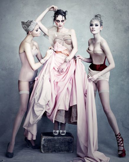 Dior Couture събира 150 уникални фотографии