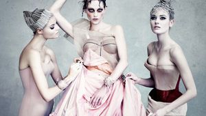 Dior Couture събира 150 уникални фотографии