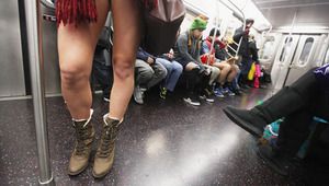 Без панталони в метрото
