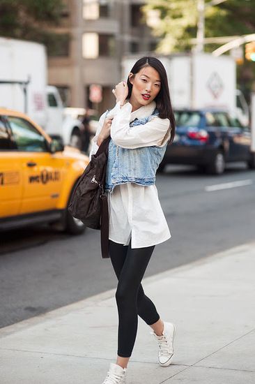 С риза и елек от деним