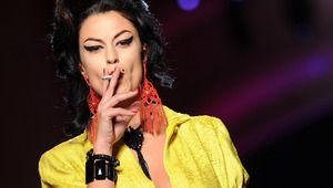 Манекенки с цигари