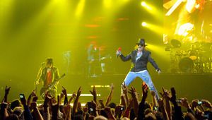 Аксел Роуз и китаристът Ричард Фортус