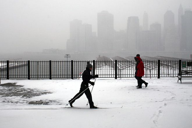 Със ски в града