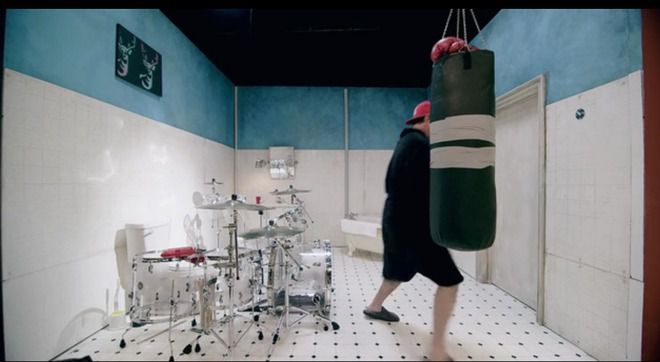 Red Hot Chili Peppers - Look Around