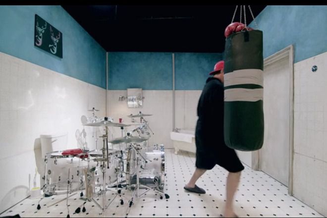 Red hot chili peppers look around