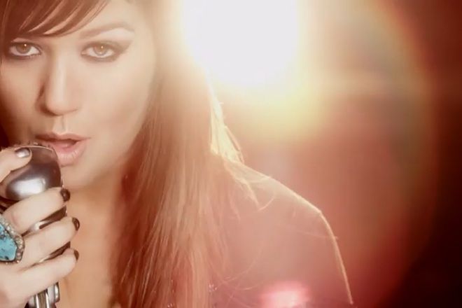 Kelly clarkson stronger what doesn t kill you