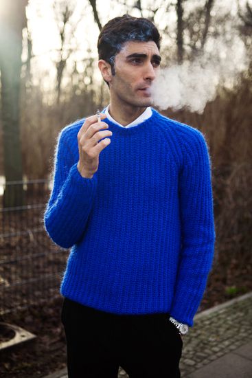 Кобалтово син пуловер