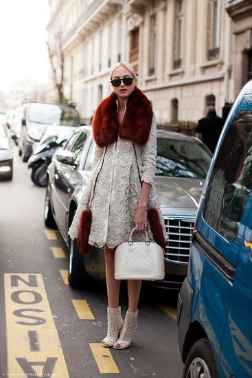 Клеър в дантела