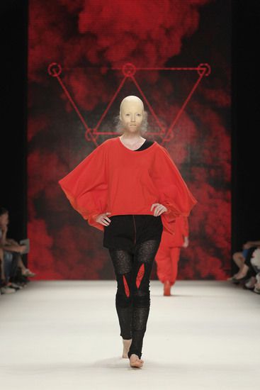 Брадати момичета по модния подиум