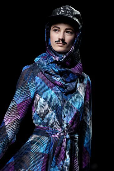 Манекенки с мустаци