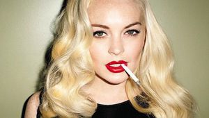 Линдзи Лоън за LOVE | 3