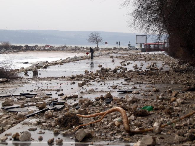 Алея първа след силното вълнение