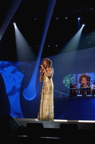 Уитни, VH1 Divas Duets, 2003