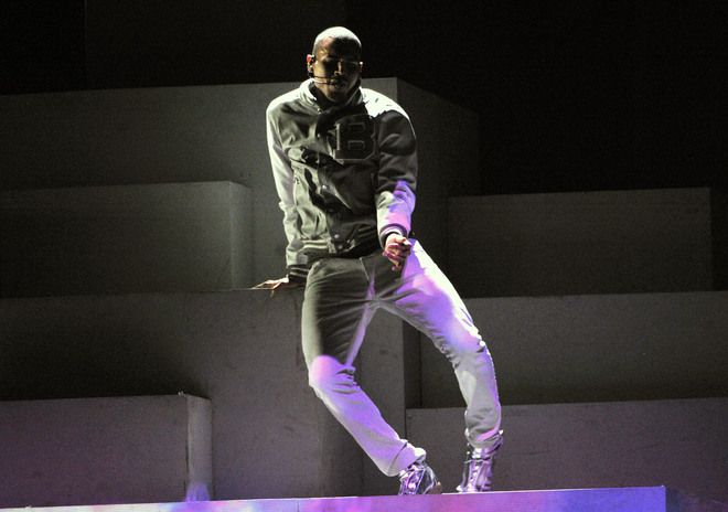 Крис Браун на наградите Грами 2012