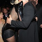Лейди Гага в прегръдка с колега
