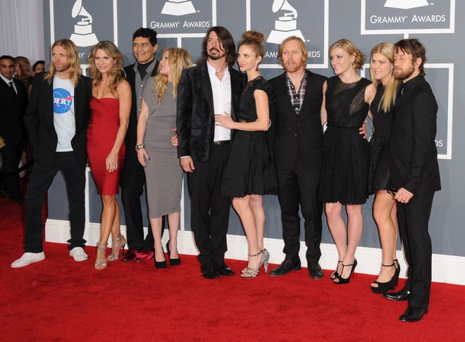 "Фу файтърс" показаха жените си