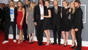 "Фу файтърс" показаха жените си