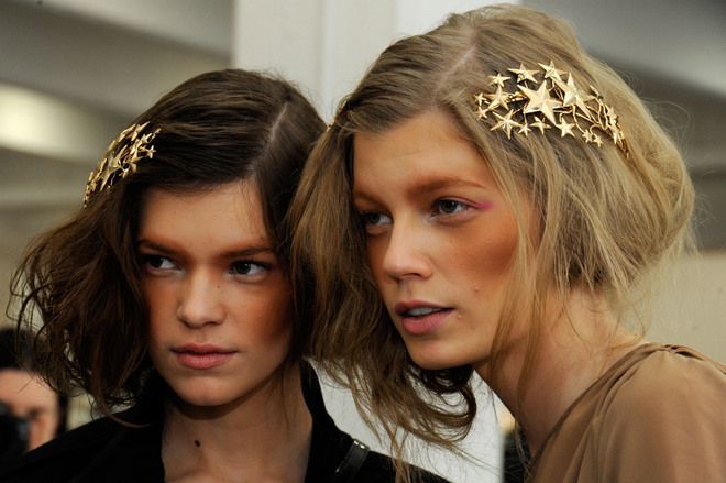 Модели зад кулисите