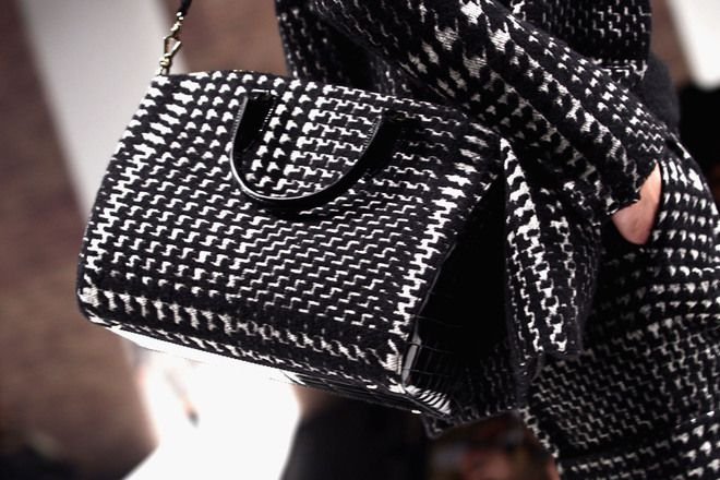 Ревюто на Max Mara - детайл