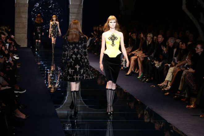 Дамска мода от Милано: Versace (22)