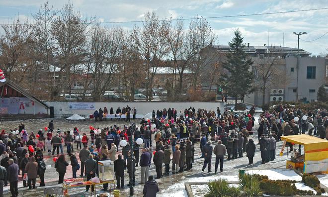 Най-дългата мартеница - в Нови Искър
