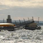 Ледени блокове отнесоха пристанище