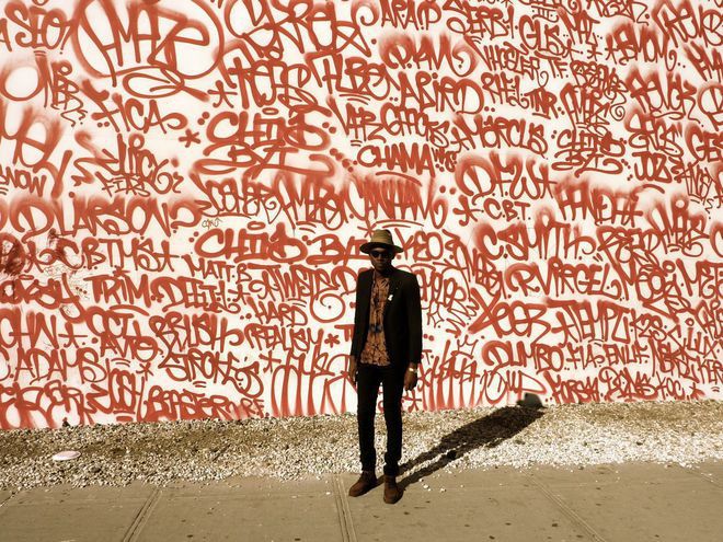 Theophilus London идва в София